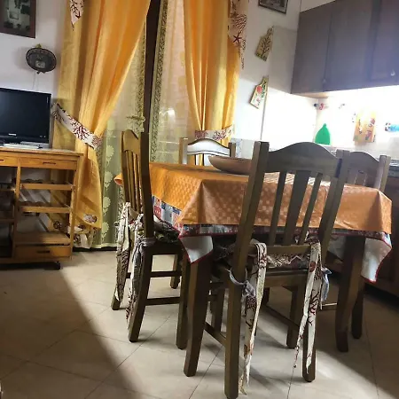 Loretta ليباري
